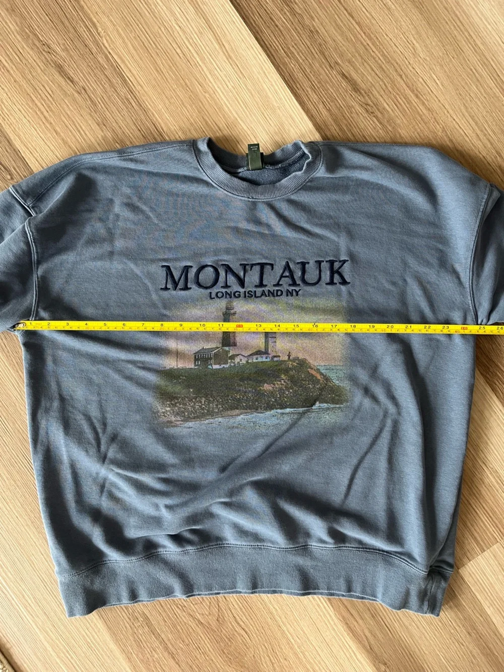 Wild Fable Montauk Long Island NY Graphic Crewneck Sweatshirt Size Small Blue - Picture 6 of 9